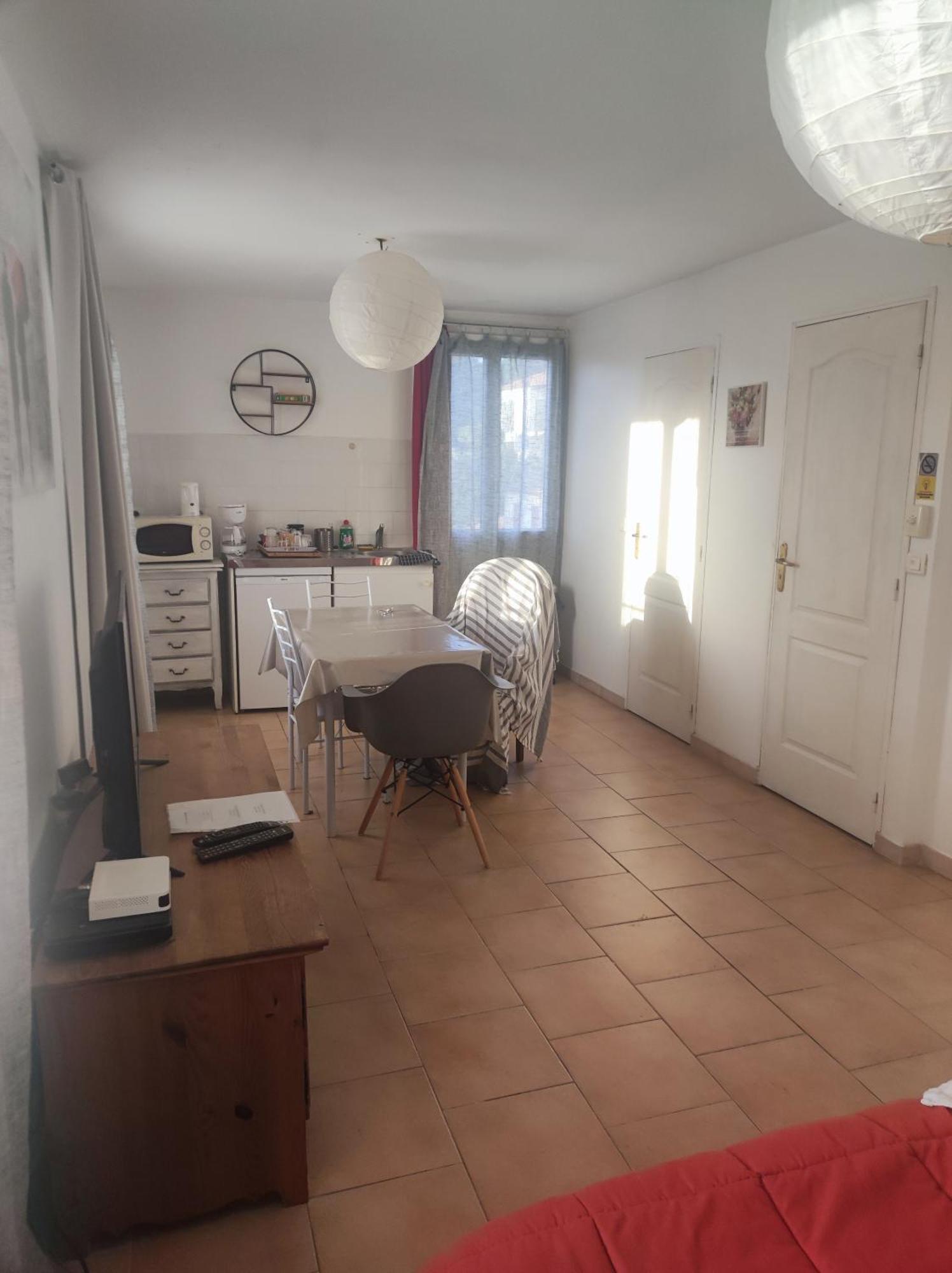Ingrid Mary Appartement Nîmes Kamer foto